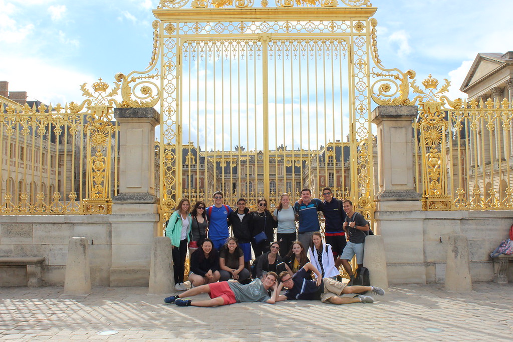 Bienvenue de Paris - On Tour Backpack France, Switzerland, and Italy 1