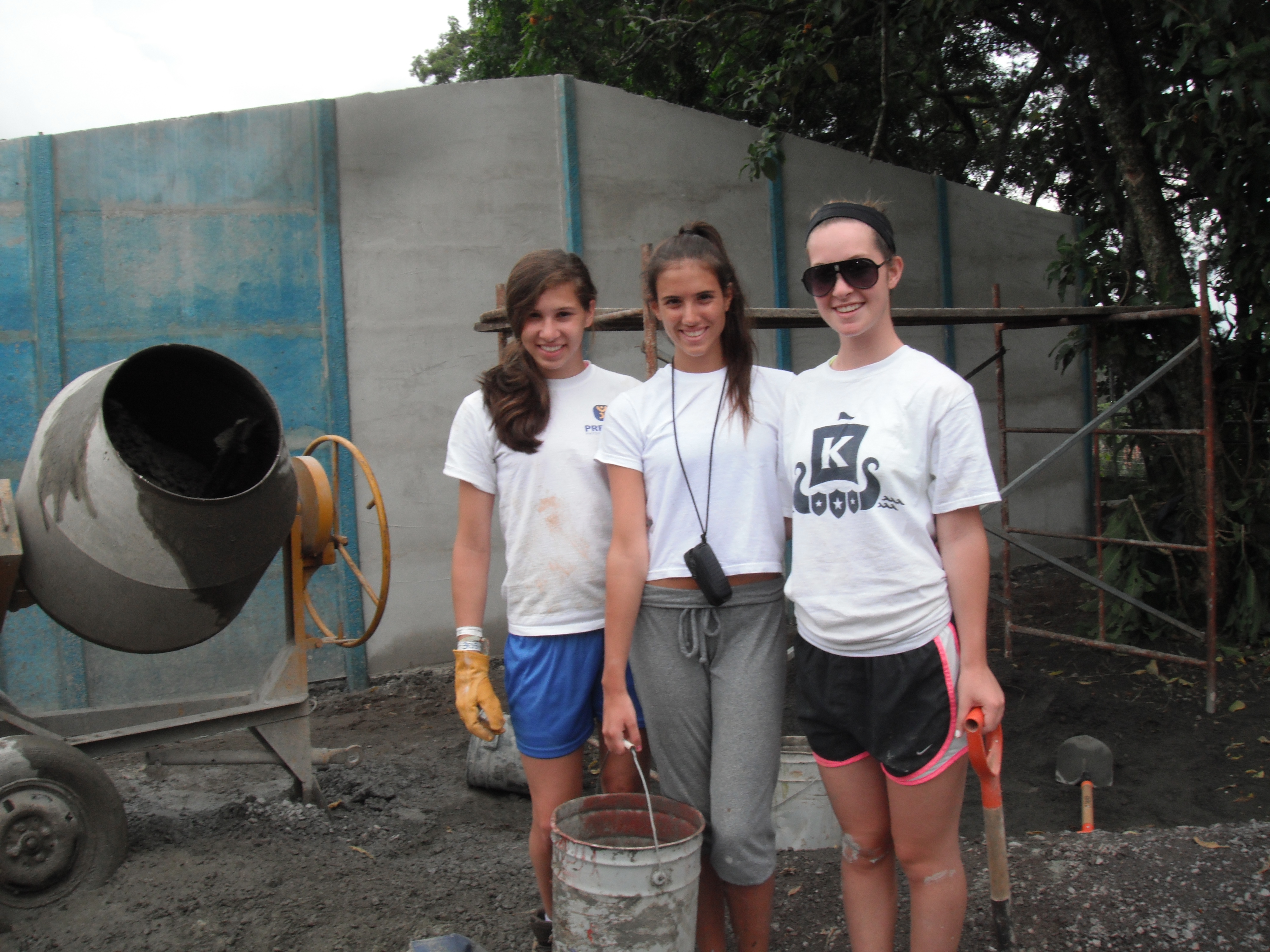 Making Memories with the Dream Team - Costa Rica Community Service