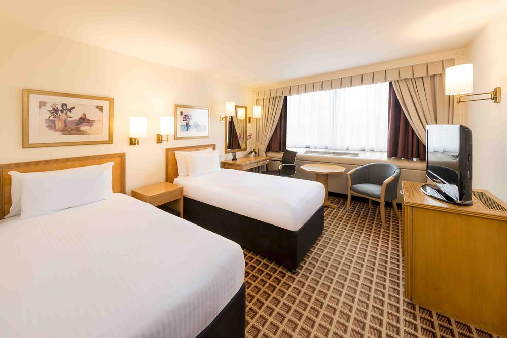 London, England - Copthorne Tara Hotel - Discovery 22 & 30/Experience 20 & 28/UK Adventure 21