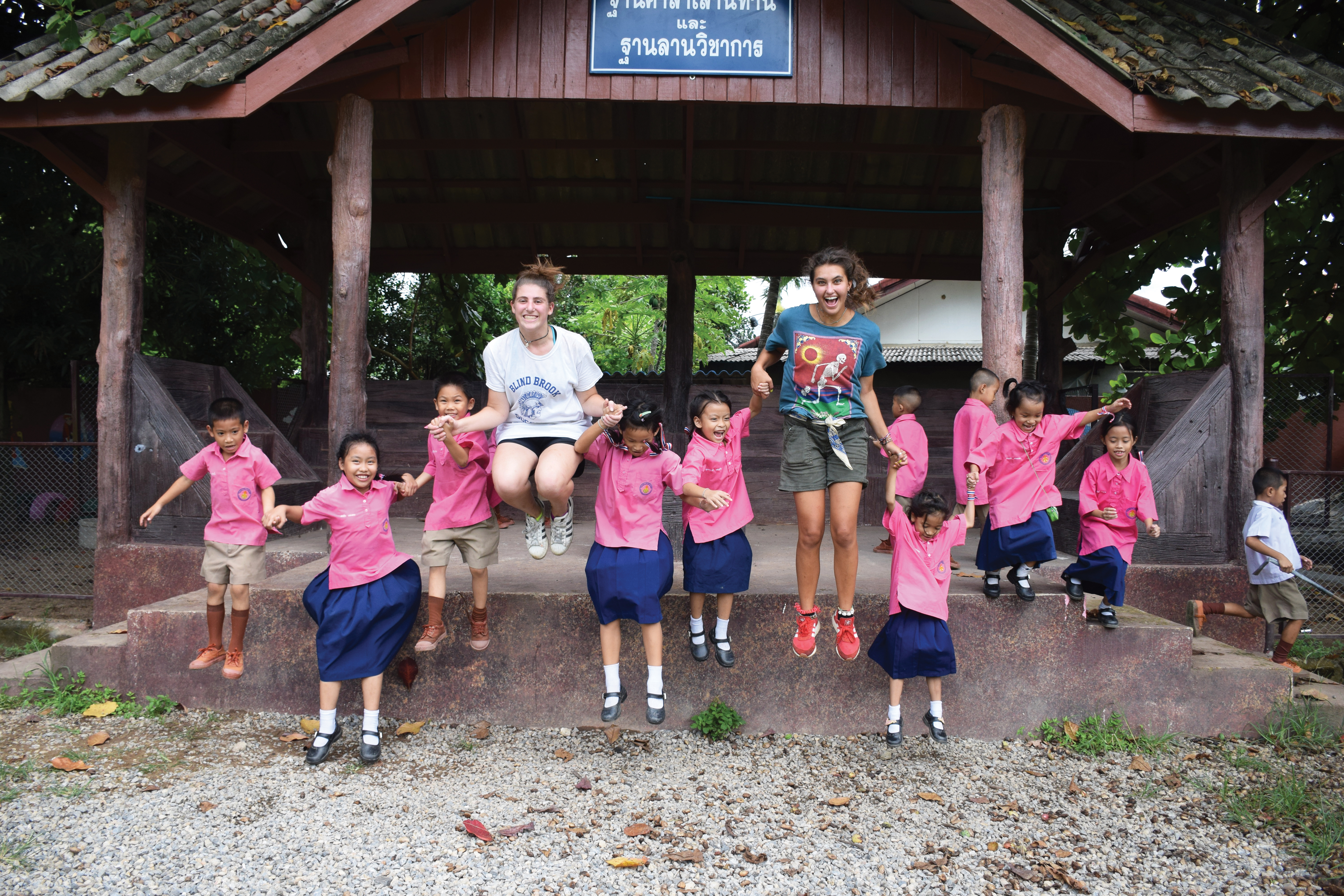 Best Volunteer Abroad Programs for Teens