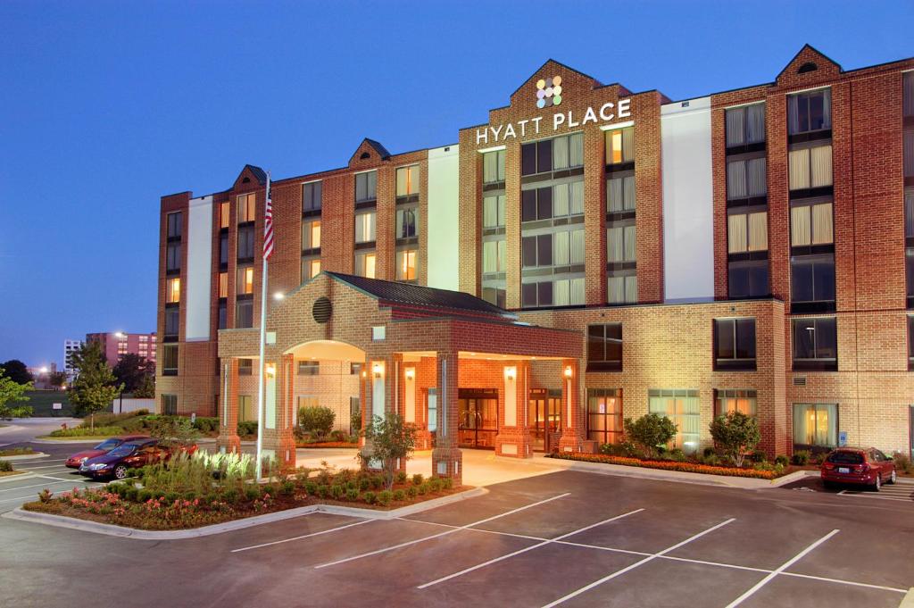 Chicago, Illinois - Hyatt Place Lombard - Major League Madness